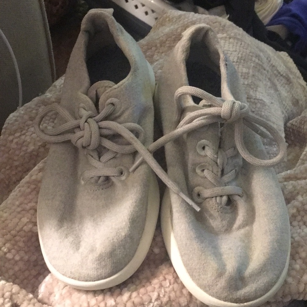Used W7 light gray allbirds wool rubber sneakers